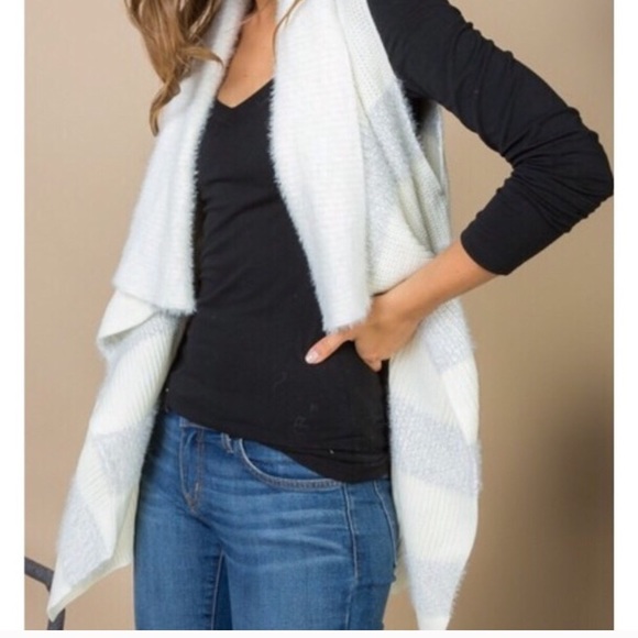 ARIANNA Gray White Sleeveless Cardigan Top - Picture 2 of 6